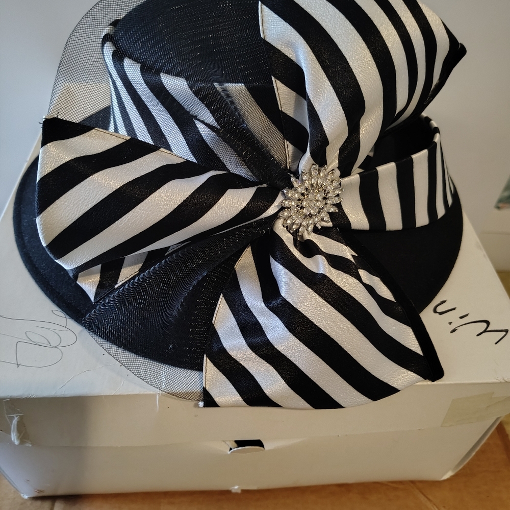Fancy hat - Picture 2 of 8